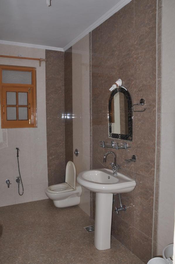 Hotel Al Azrah Srīnagar المظهر الخارجي الصورة